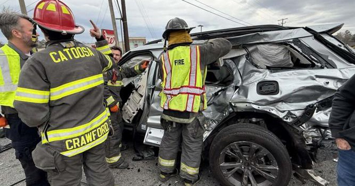 Cụ bà 83 tuổi lái ô tô đạp nhầm chân ga gây tai nạn liên hoàn