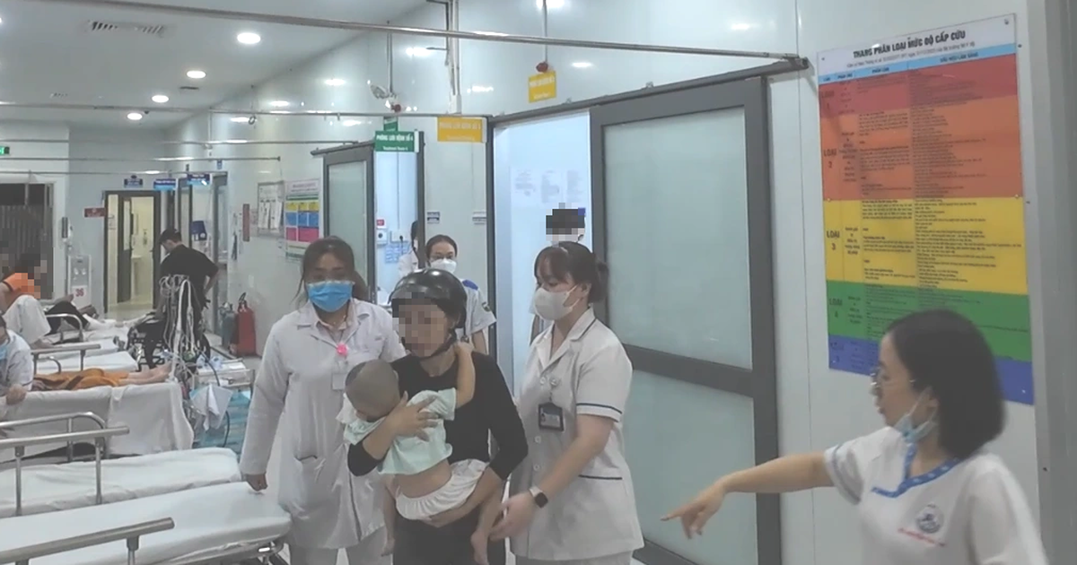 CSGT Tân Sơn Nhất hỗ trợ kịp thời cứu bé trai 2 tuổi bị hóc dị vật