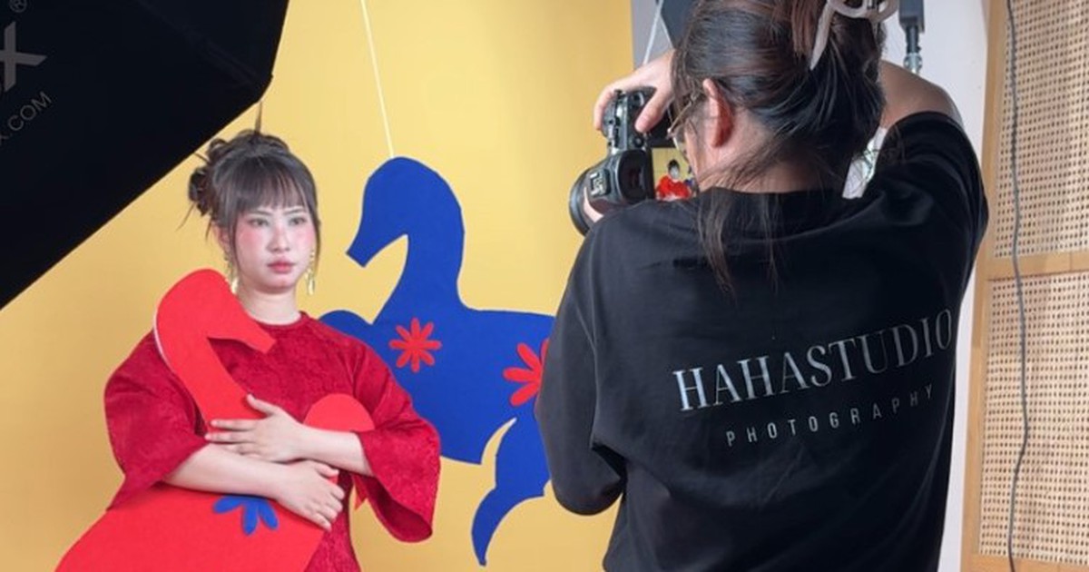 Đu trend chụp ảnh 'ngựa giấy', bạn trẻ có thêm 2-2,5 triệu đồng/ngày