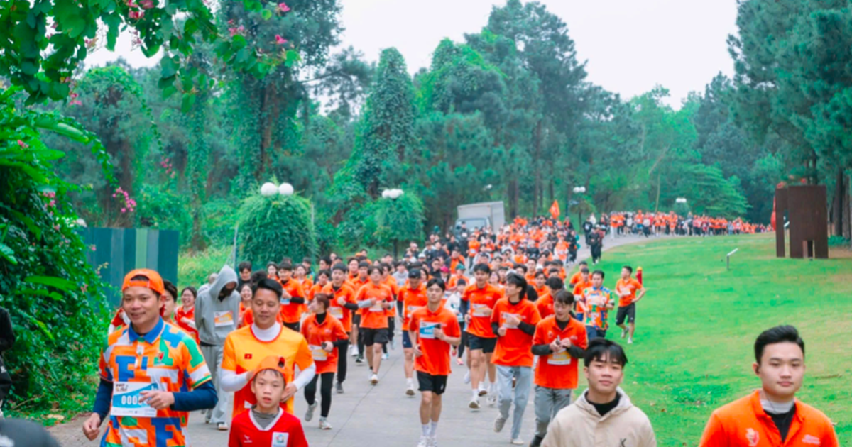 600 giảng viên, sinh viên cùng chạy bộ