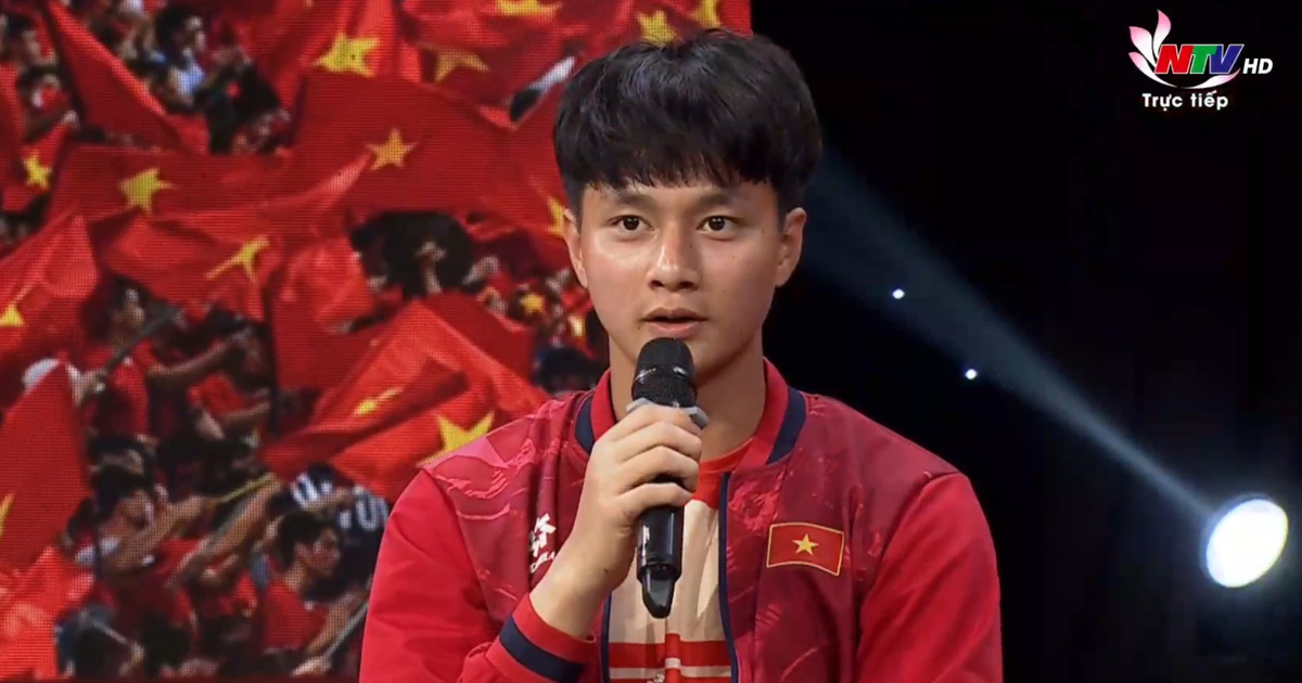 Cao Văn Bình thích bạn gái ‘cute’ một chút, Đình Bắc lần đầu kể lại pha ‘thanh minh’ với trọng tài