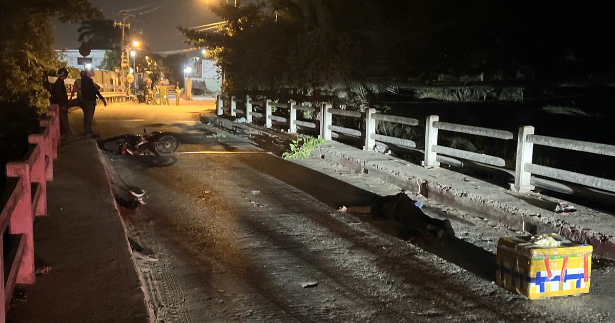 Phát hiện nam thanh niên tử vong cạnh xe máy lúc rạng sáng ở TP.HCM