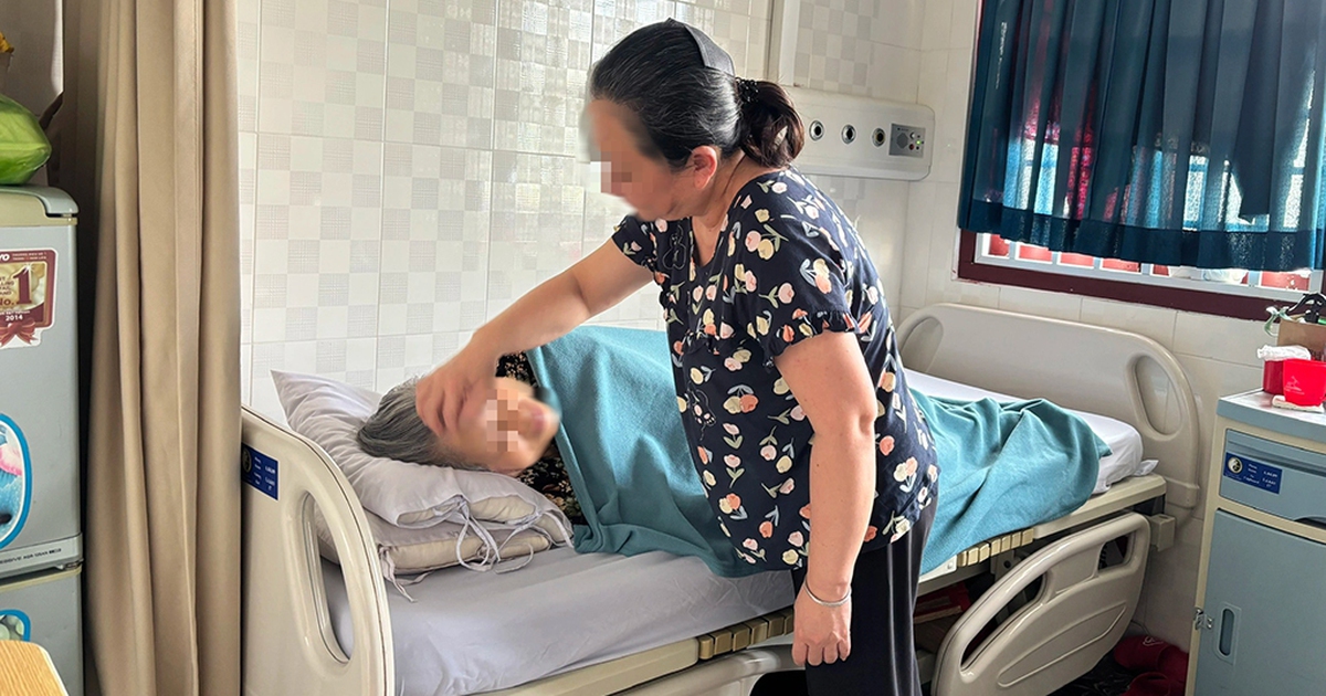 Nghề nuôi bệnh: Trắng đêm bên giường bệnh