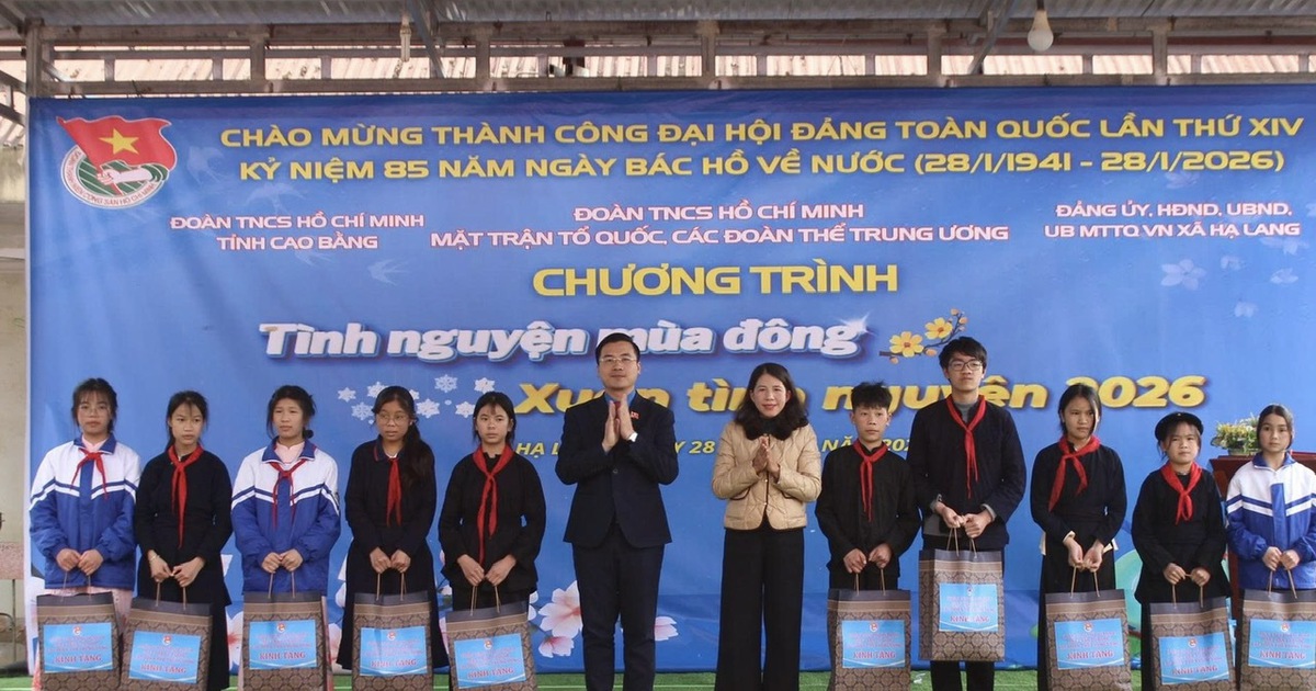 Tuổi trẻ Mặt trận Tổ quốc mang mùa xuân ấm áp về xã biên giới Hạ Lang
