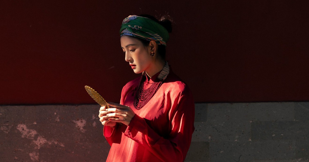 Bộ ảnh khiến ai cũng muốn mặc áo dài, khăn lụa đi du xuân