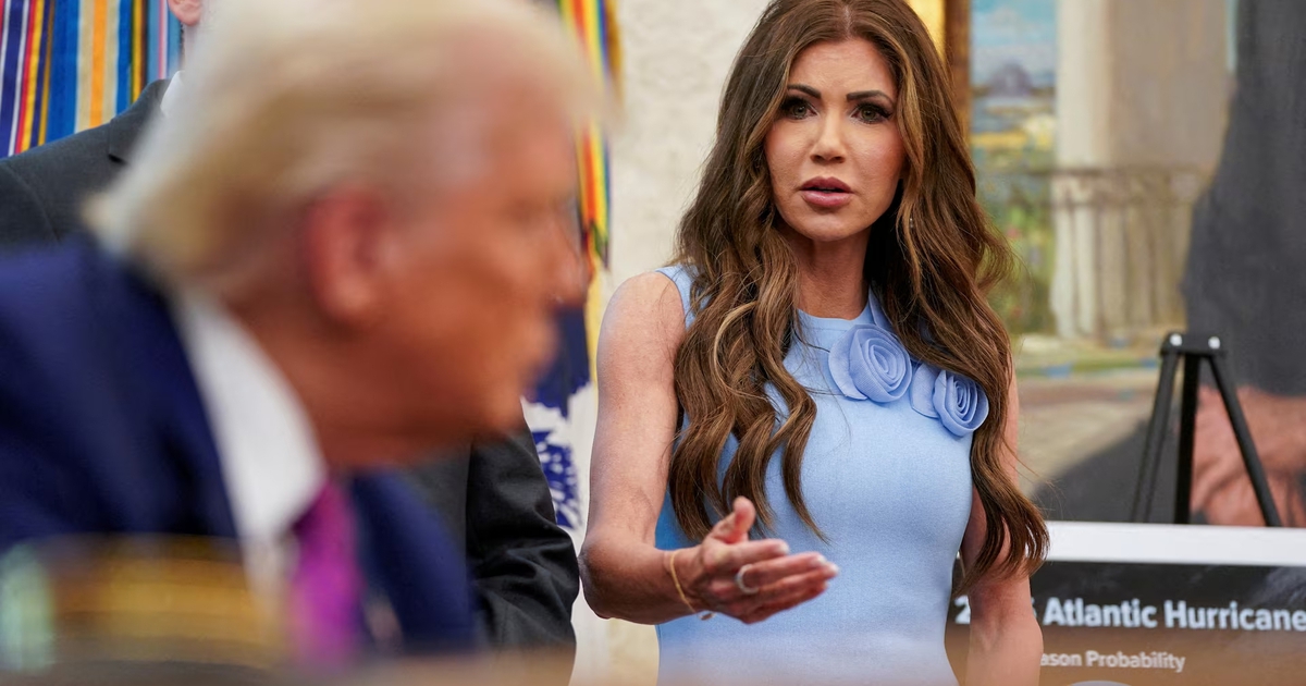 Ông Trump bảo vệ Bộ trưởng Noem trước áp lực luận tội