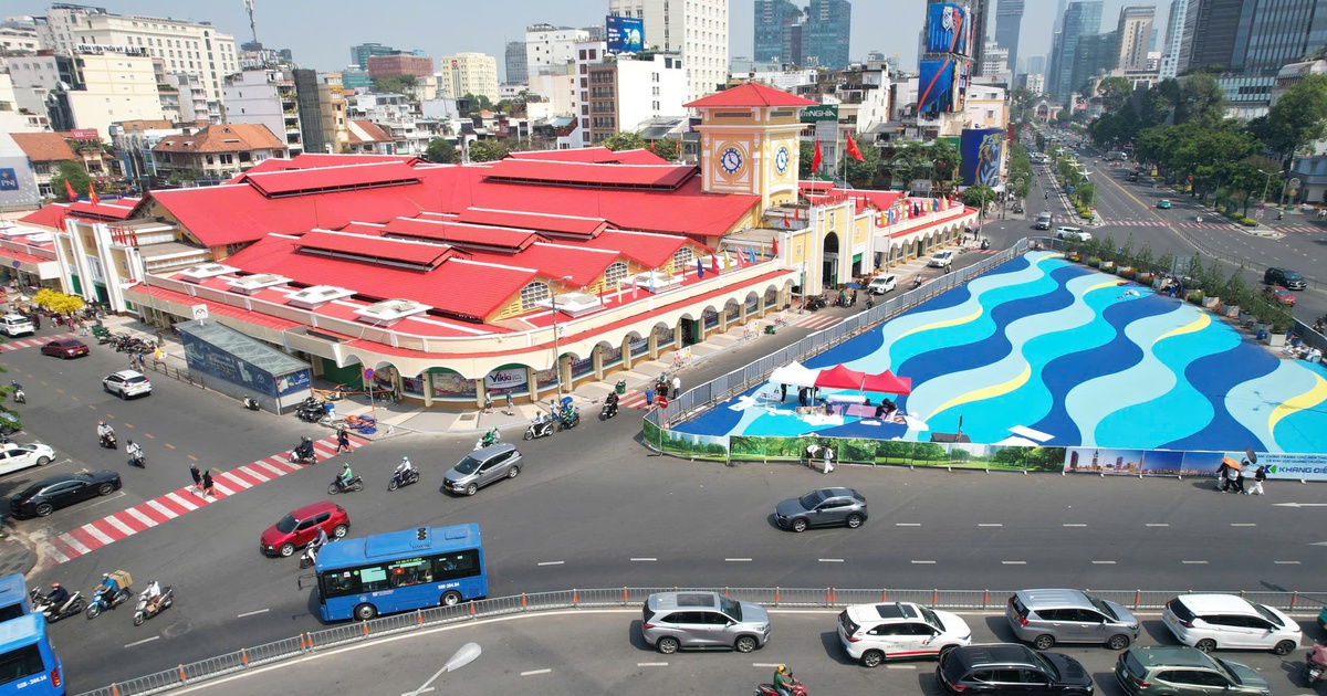 Hình ảnh khu vực chợ Bến Thành khác lạ sau khi sơn mới