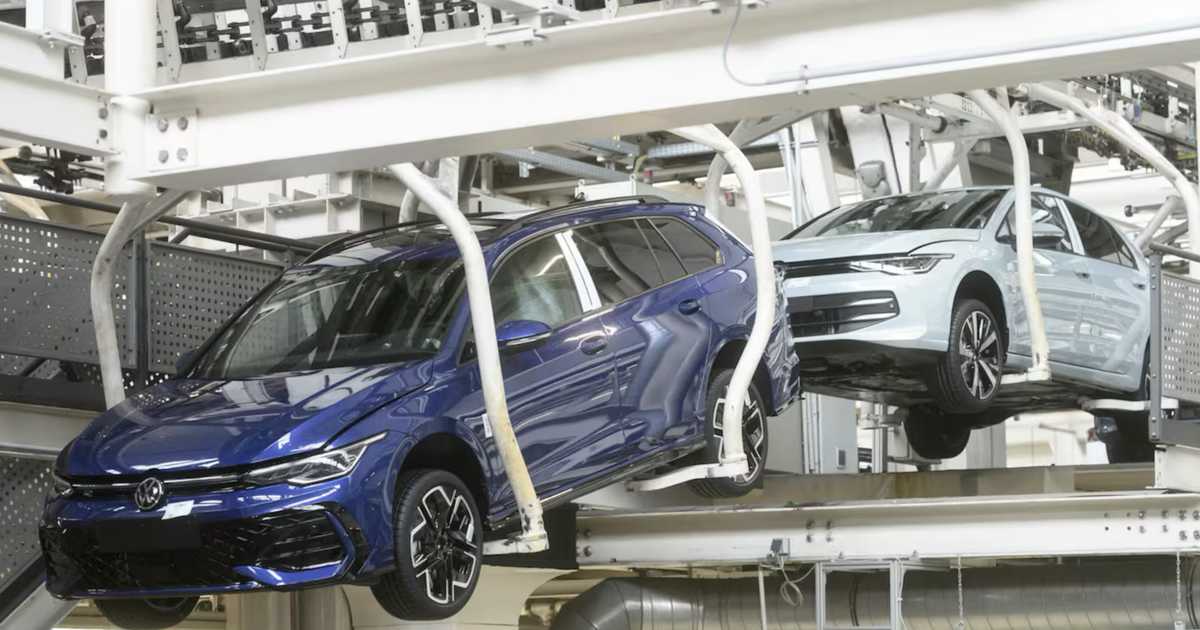 Doanh số ô tô hybrid lần đầu tiên vượt xe xăng, xe điện chiếm 30% thị phần