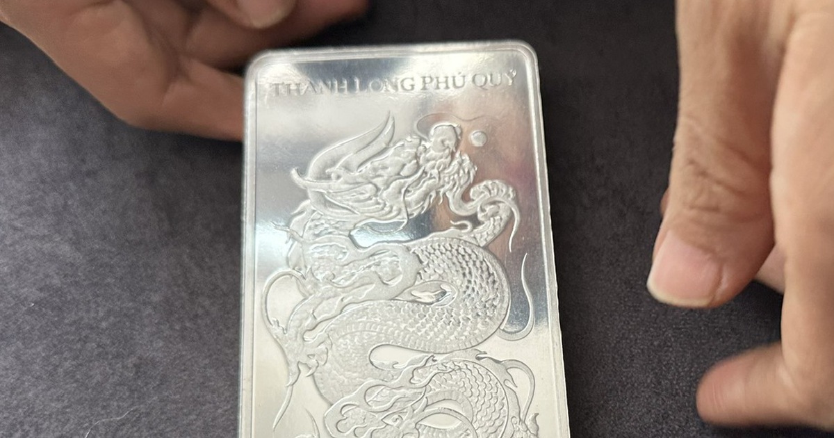 Bạc tăng thêm 2 triệu đồng, người mua người bán đều chóng mặt