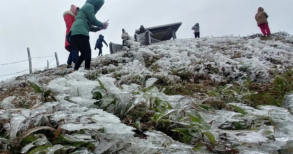 Không khí lạnh tràn về miền Bắc, rét đậm trở lại, miền Trung mưa 4 ngày