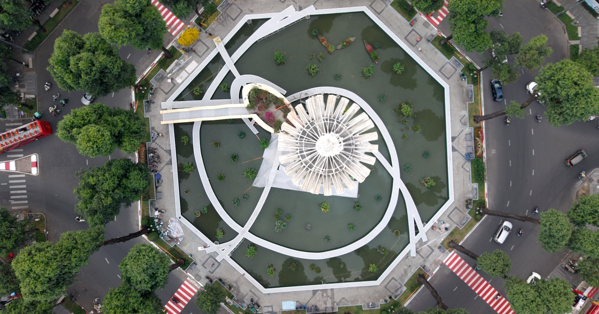 Hồ Con Rùa 'khoác áo mới', đổi gam màu lạ mắt trước thềm Tết Bính Ngọ