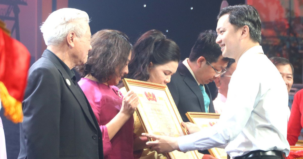 Hành trình sẻ chia trách nhiệm với cộng đồng và người dân vùng biển đảo