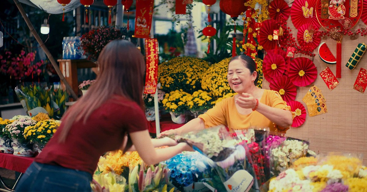 Tết không chỉ là đoàn viên, Tết còn sẻ chia may mắn