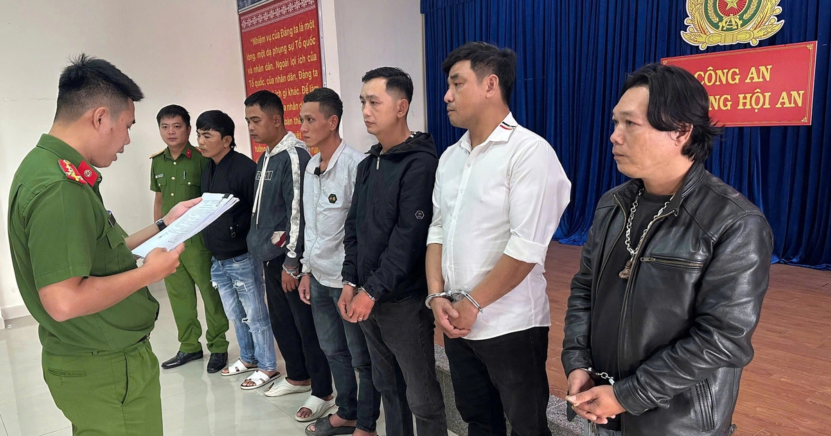 Hỗn chiến trong quán nhậu, khách ngồi bàn bên 'dính đạn lạc' mù mắt