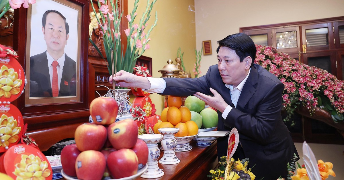 Chủ tịch nước Lương Cường thắp hương tưởng nhớ các nguyên lãnh đạo Đảng, Nhà nước