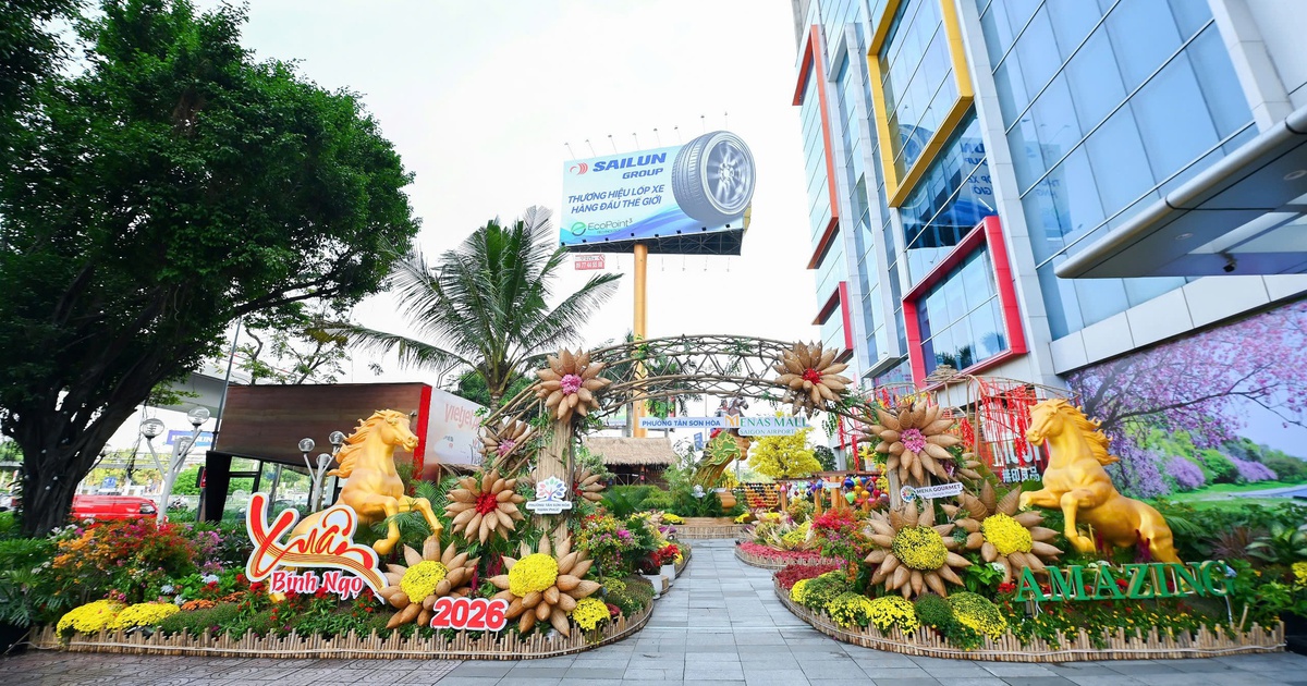 Khai mạc đường hoa Vũ khúc Xuân Bính Ngọ cửa ngõ sân bay Tân Sơn Nhất