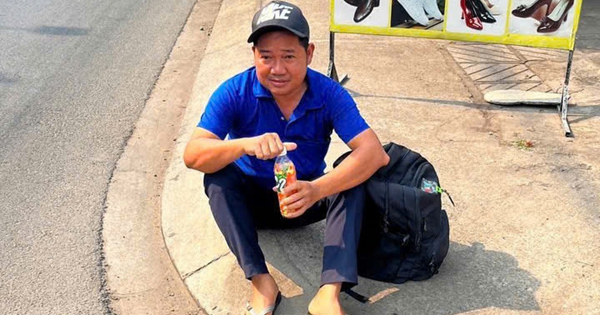 Cha vào TP.HCM tìm con trai 'mất tích', tết cận kề vẫn bám trụ chờ tin