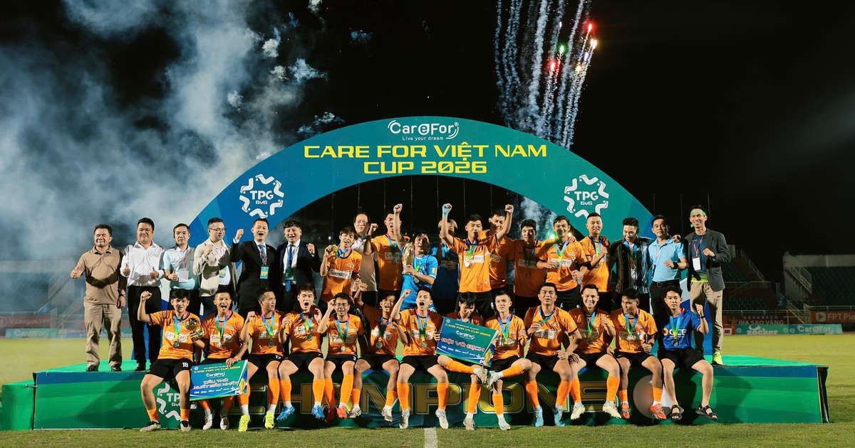 Khán giả hào hứng, phấn khích với giải bóng đá tứ hùng Care For Việt Nam 2026
