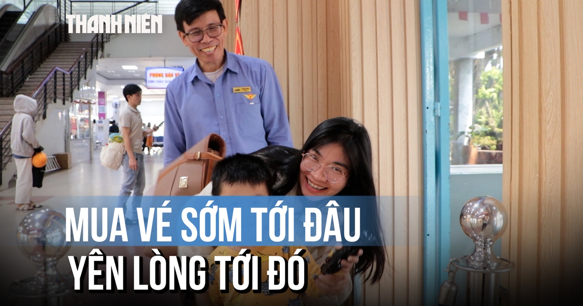 Vé tàu tăng giá, người dân vẫn tranh thủ mua sớm để về quê