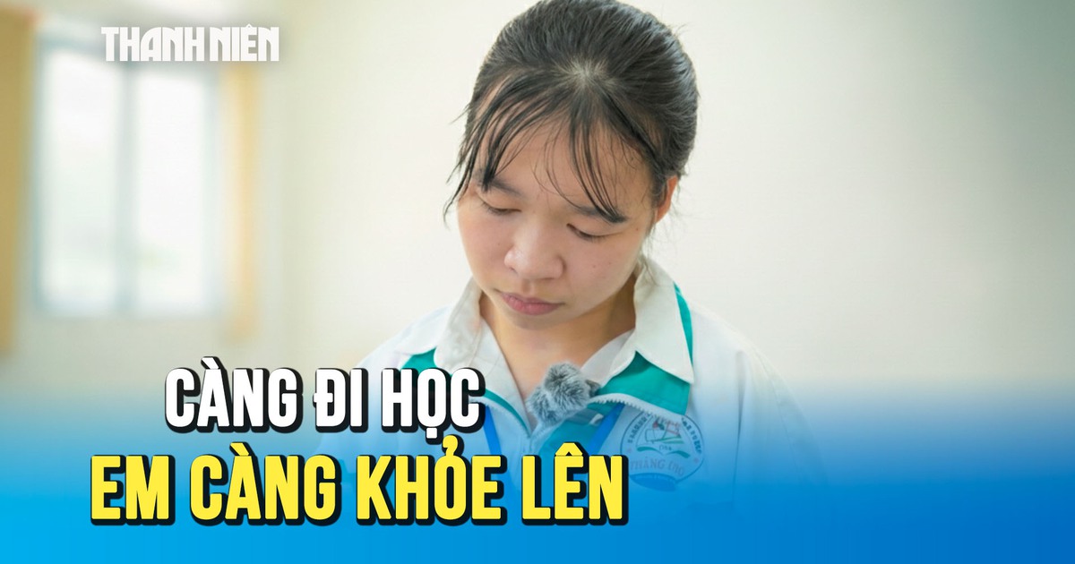 Nữ sinh bại não và ước mơ làm giáo viên trên đôi chân của bố.