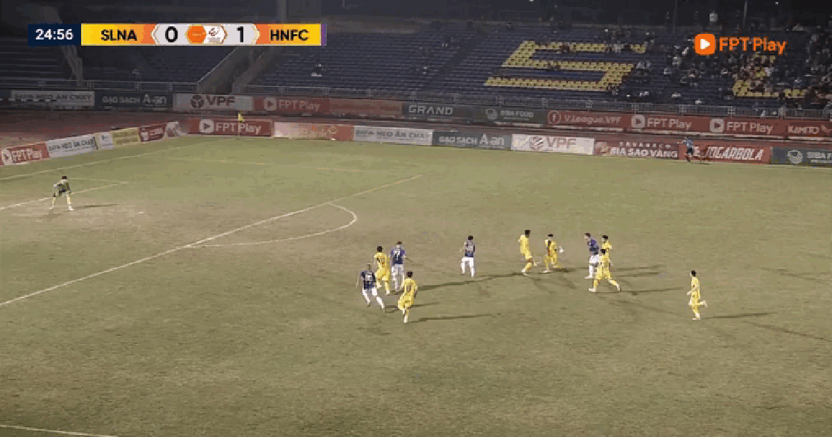 Cao Văn Bình xuất sắc, SLNA vẫn bại trận: Hùng Dũng thẻ đỏ, Hà Nội không đánh rơi chiến thắng