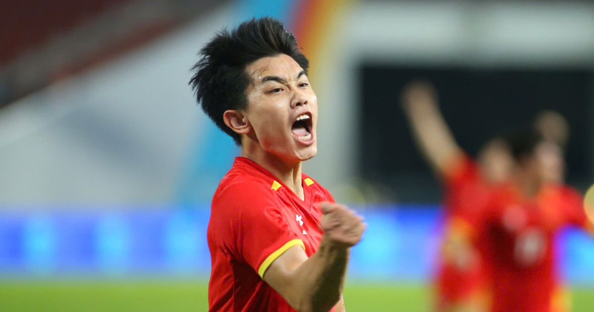 Đình Bắc ‘trĩu vai’ gánh một loạt danh hiệu cá nhân giải U.23 châu Á: Lại thêm bàn thắng đẹp nhất!