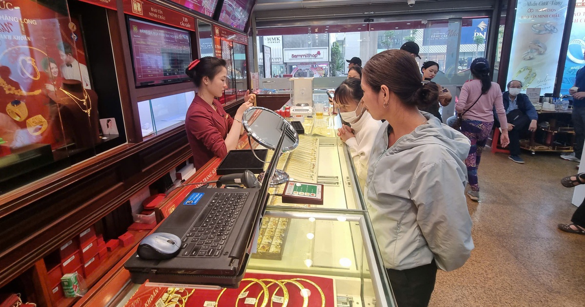 'Bắt đáy' mua vàng, bạc khi giá giảm sâu