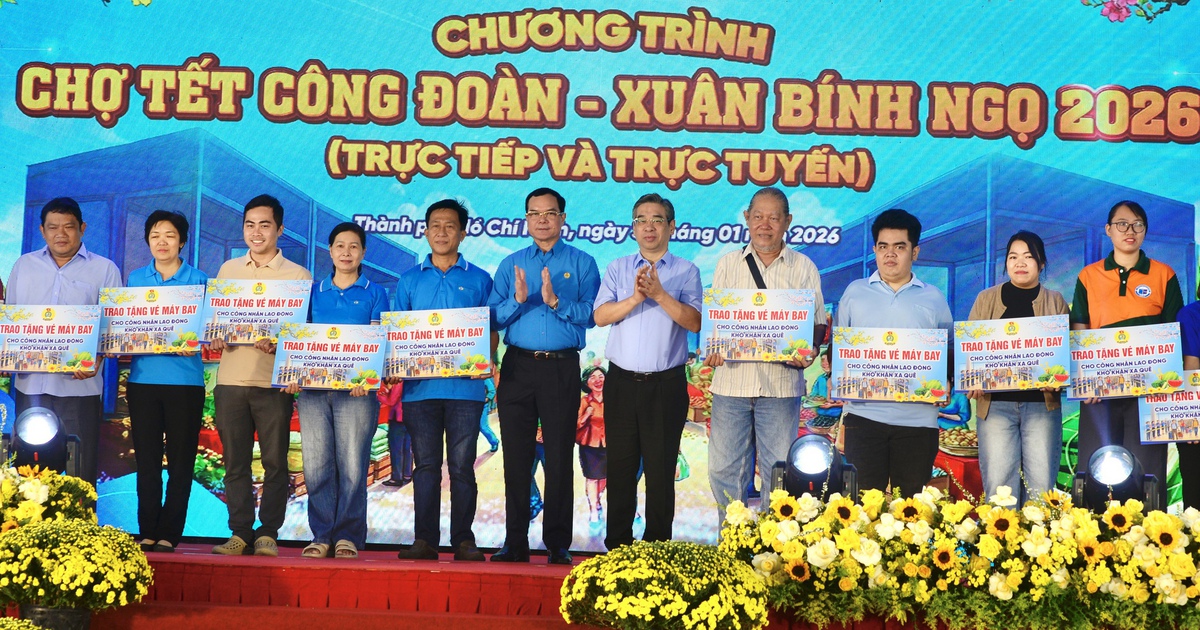 Công nhân TP.HCM được nhận vé máy bay, tàu xe và quà hôm nay