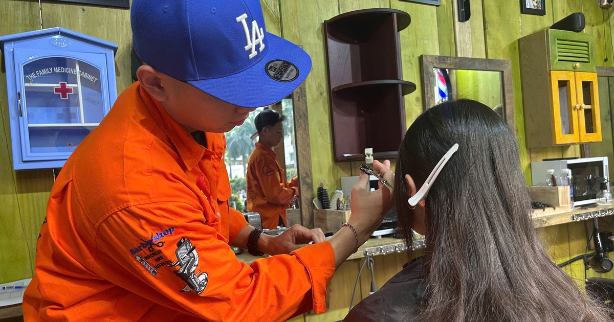 Tại nơi này sinh viên được cắt tóc miễn phí