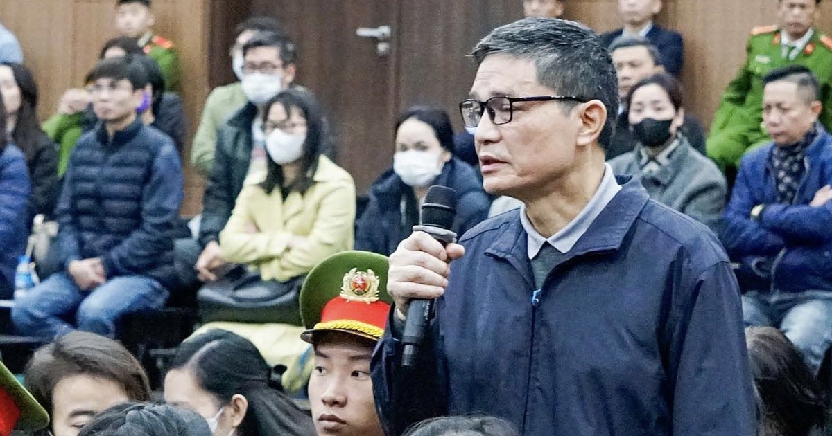 Cựu Cục trưởng Nguyễn Thanh Phong khai không đề cập tiền mà ‘đưa bao nhiêu thì đưa’