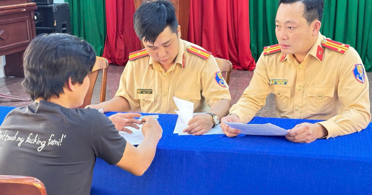 Tài xế chạy ngược chiều vì 'đi theo định vị' bị CSGT TP.HCM phạt 19 triệu