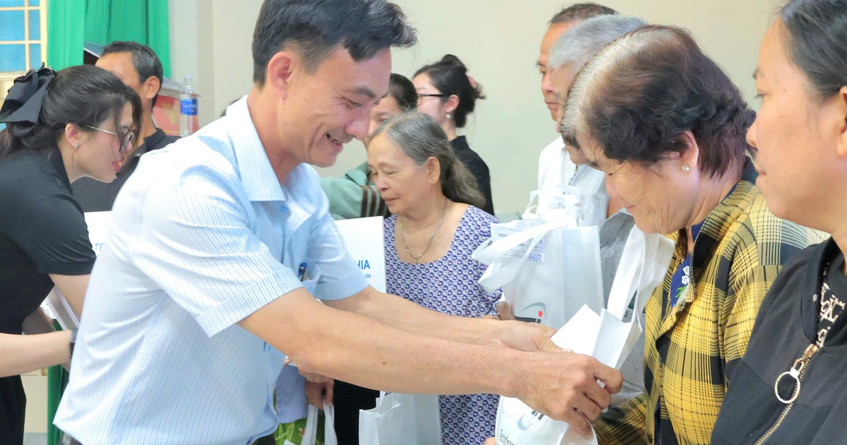 X&atilde; Củ Chi tổ chức trao qu&agrave; tết cho c&aacute;c hộ d&acirc;n kh&oacute; khăn