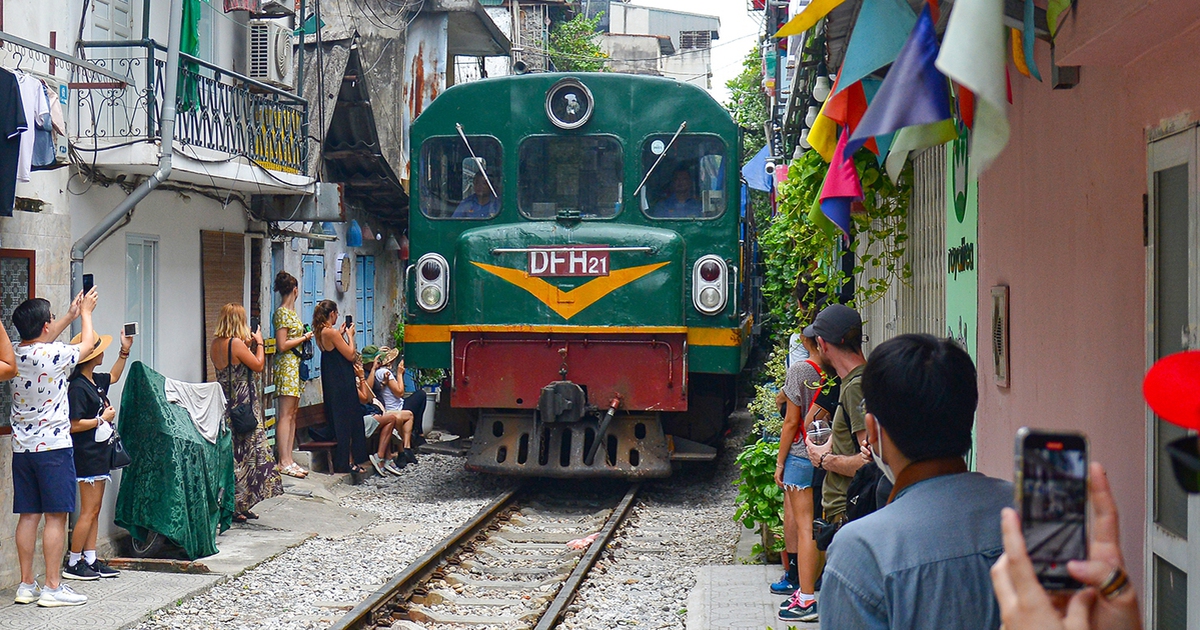 C&oacute; n&ecirc;n dừng chạy t&agrave;u qua trung t&acirc;m H&agrave; Nội?