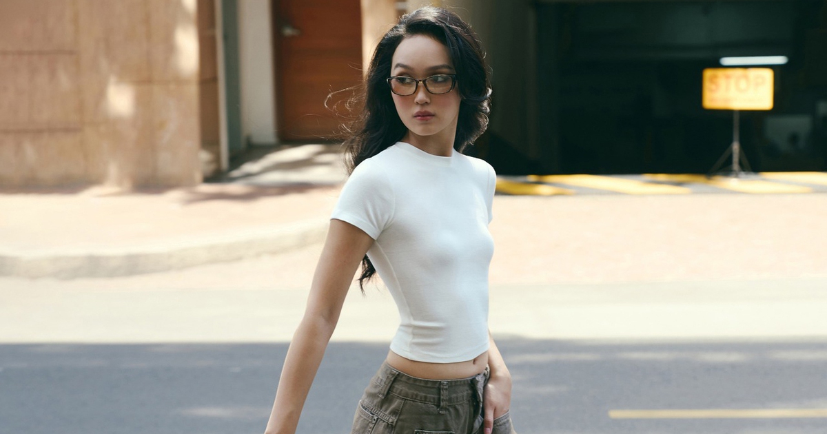 Quần jeans cạp trễ, xu hướng gợi cảm trở lại với diện mạo mới