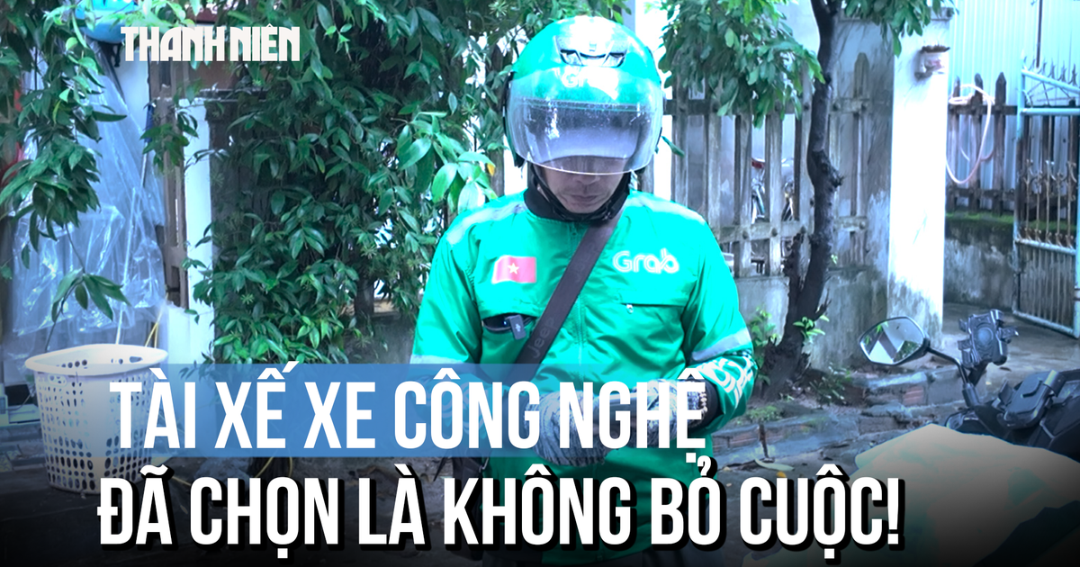 Mưu sinh bằng những chuyến xe Grab, sẵn s&agrave;ng dừng lại gi&uacute;p người