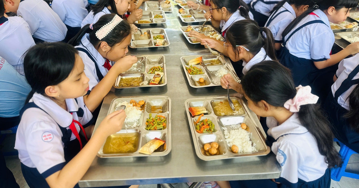 Bữa ăn bán trú ở TP.HCM: Phụ huynh được giám sát những gì?