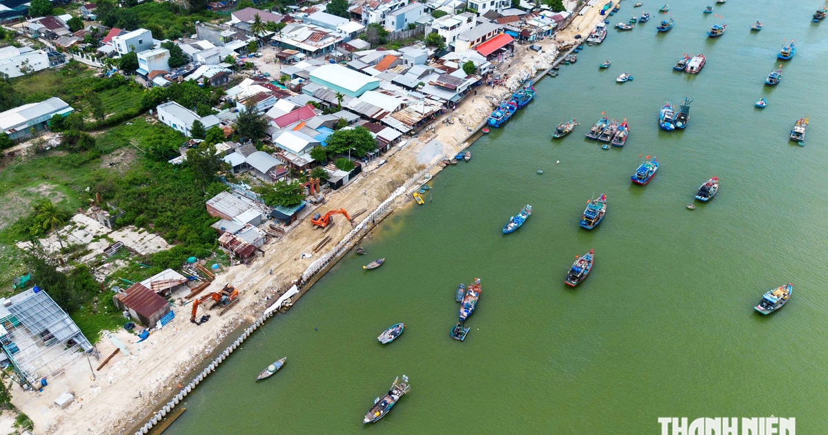 Hàng ngàn người từng ôm bao cát giữ bờ, nay An Lương có "lá chắn" mới