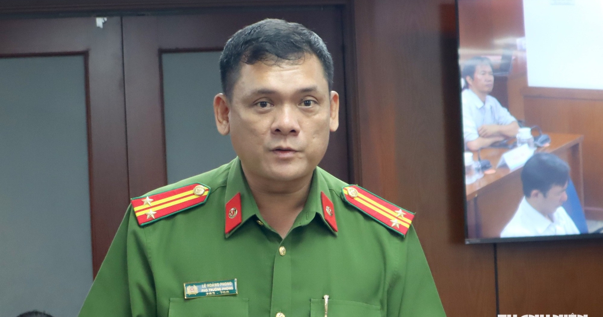 Lấn chiếm vỉa hè, học sinh phải đi bộ dưới lòng đường: Công an TP.HCM nói gì?