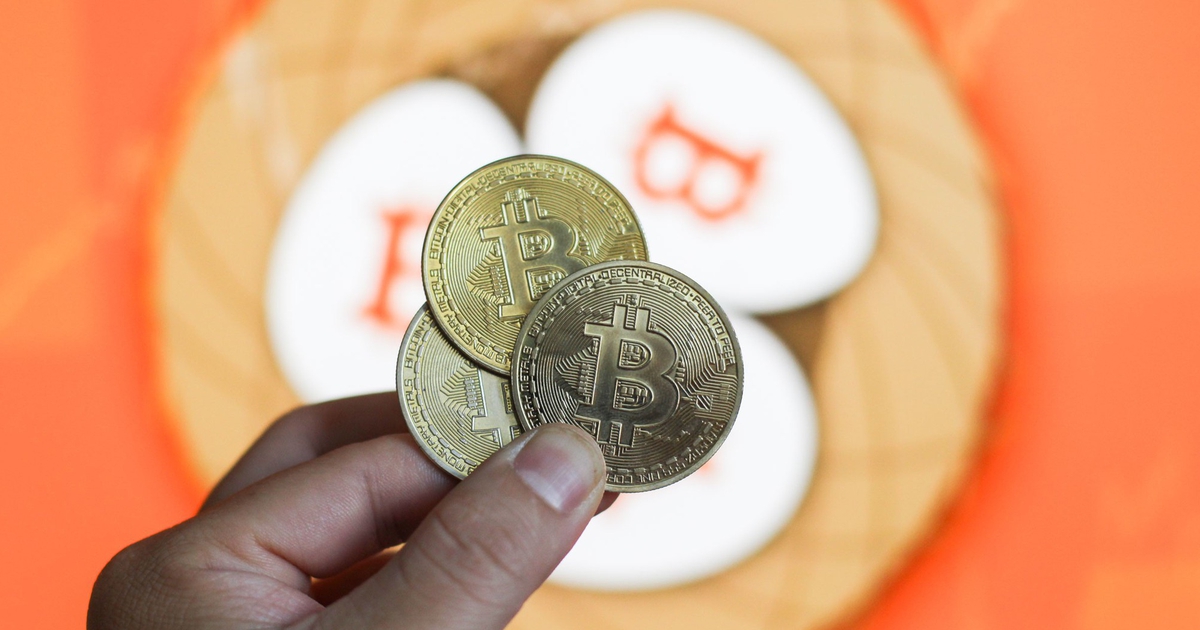 Bitcoin sập khiến 1,1 tỉ USD bị thổi bay, nhà đầu tư tháo chạy
