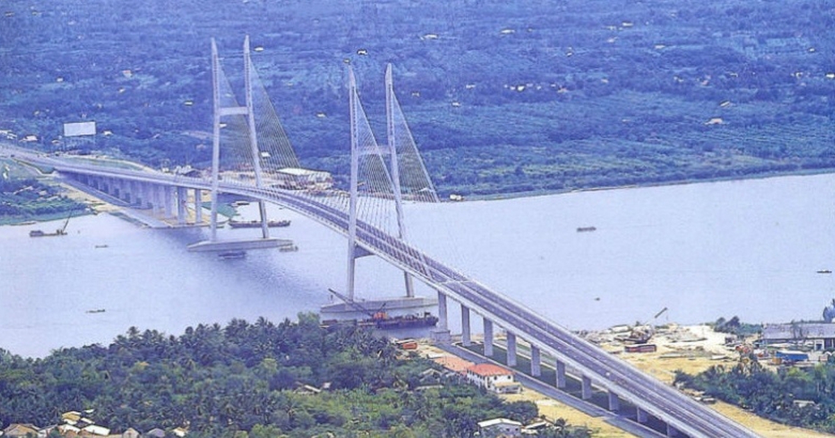 Từ những chuyến phà qua sông đến những nhịp cầu vươn xa