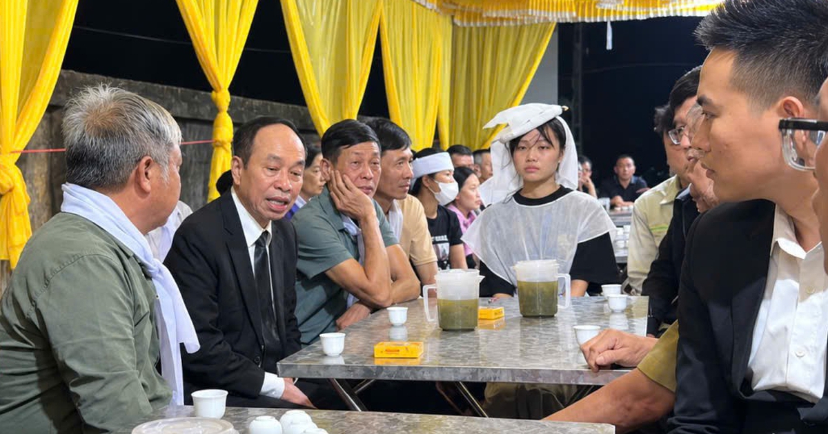 Công nhân qua đời, chủ tịch tập đoàn viết thư tiễn biệt, kích hoạt "bảo hiểm gia đình"