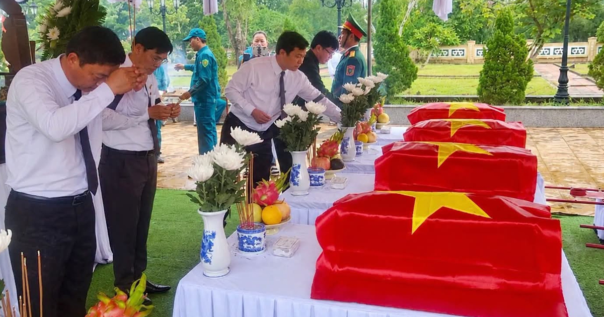 An táng hài cốt 5 liệt sĩ được tìm thấy tại núi Hòn Tàu