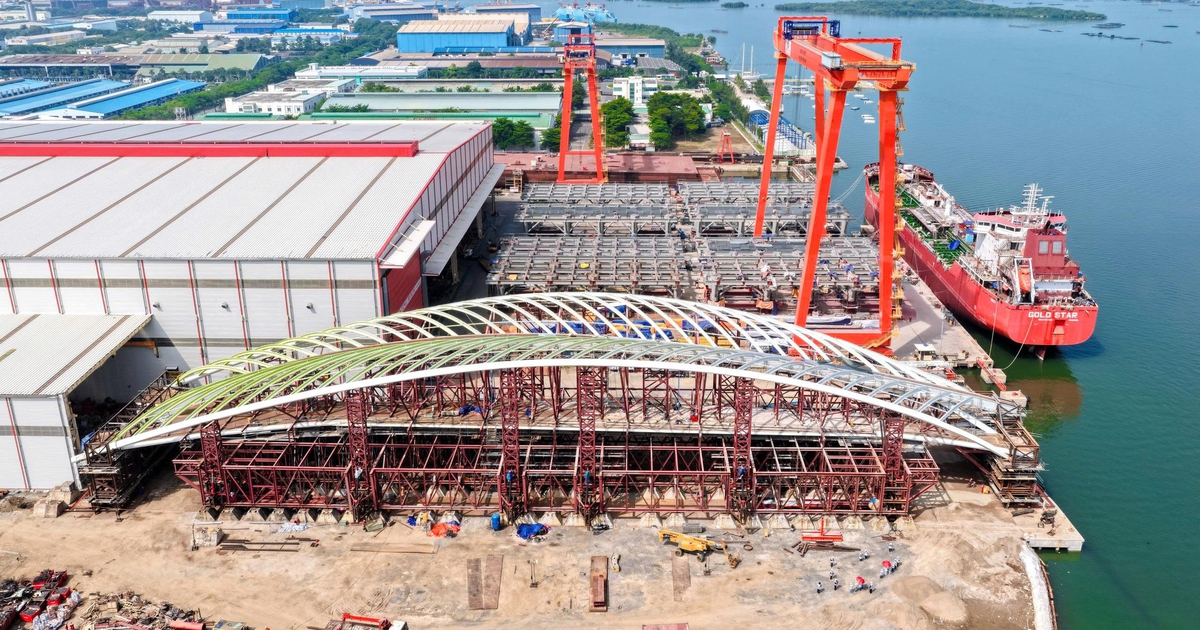 "Lá dừa nước" 1.400 tấn bắc qua sông Sài Gòn chính thức chốt ngày hợp long