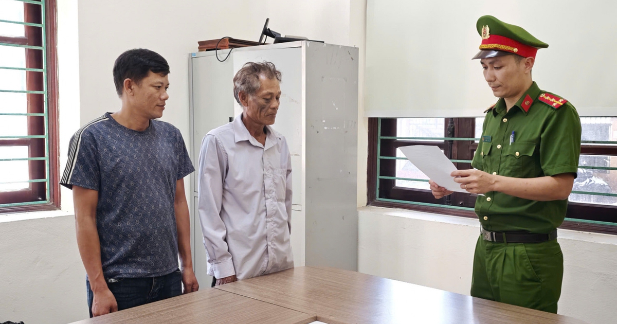 Hai cha con bị khởi tố vì tiếp tay cho 9 tàu cá khai thác trái phép