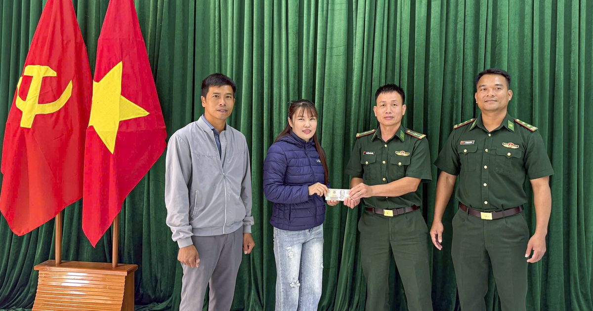 Thiếu tá biên phòng nhặt được 50 triệu đồng, tìm người đánh rơi để trả lại