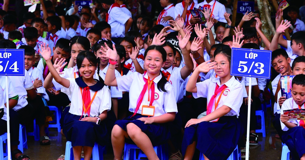 Để vầng trăng nơi biên giới soi sáng những ước mơ trẻ thơ