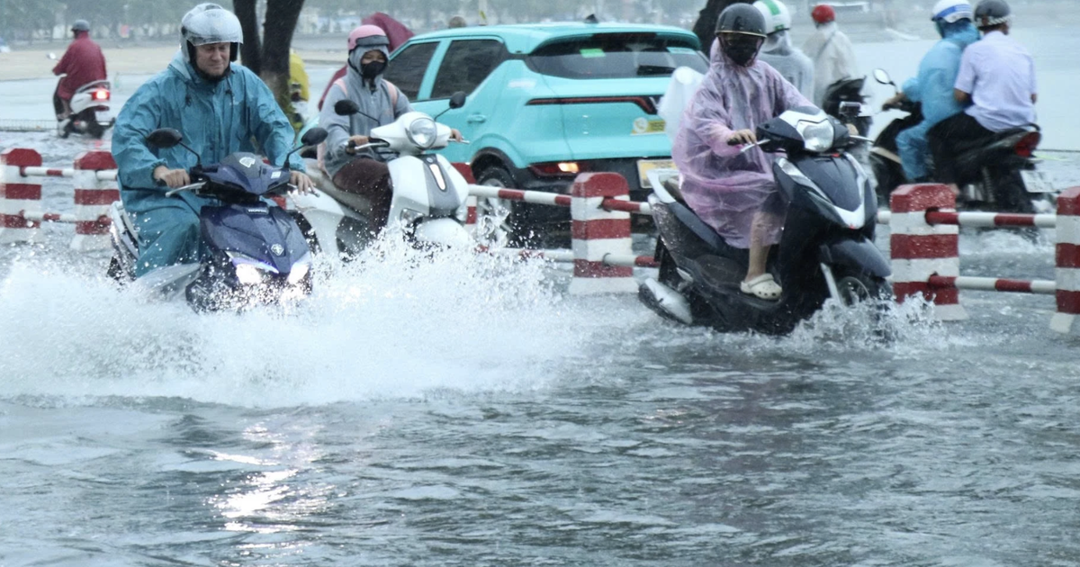 Dự báo thời tiết hôm nay 14.10: 5 tỉnh miền Trung hứng mưa lớn