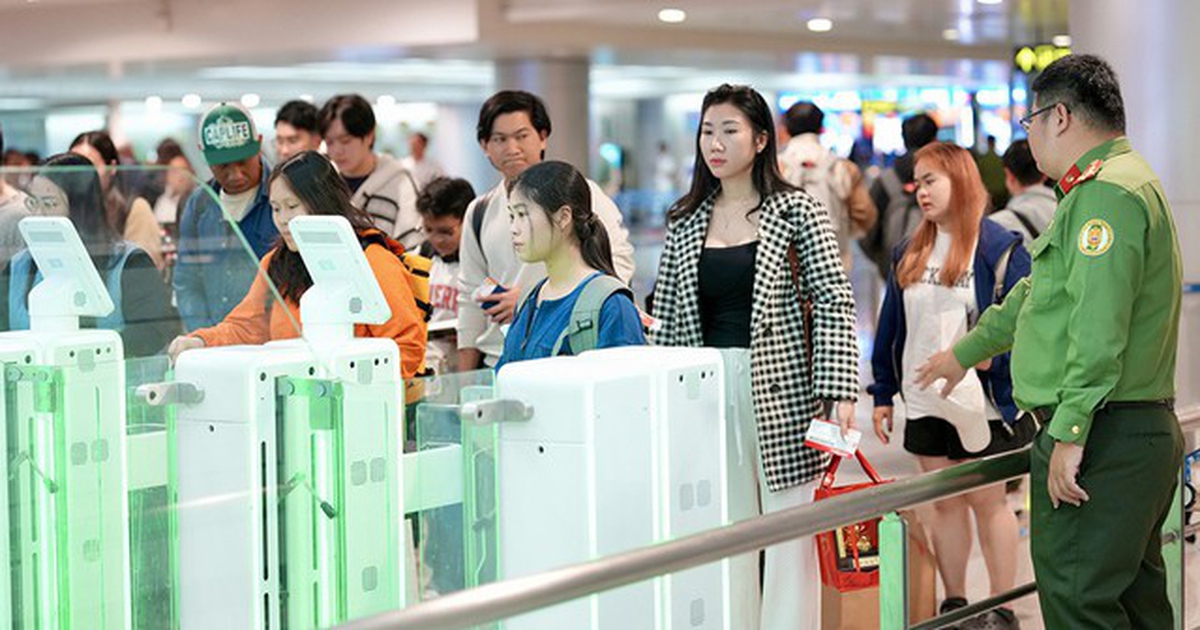 Tân Sơn Nhất nâng gấp đôi cổng AutoGate, nhập cảnh trong "một nốt nhạc"