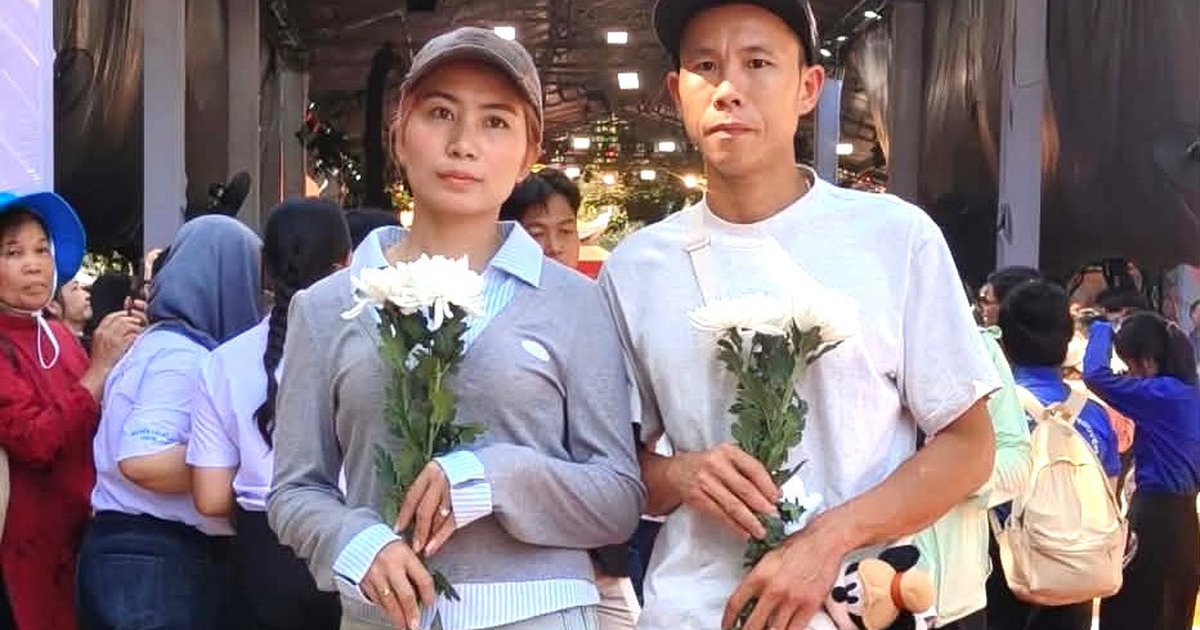 Vợ chồng ở Đà Lạt tặng 4.000 cành cúc trắng tiễn đưa các liệt sĩ: Có mặt 3 giờ sáng dự lễ truy điệu