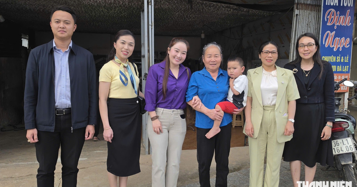 Lâm Đồng biểu dương vợ chồng tặng 4.000 cành cúc trắng tri ân liệt sĩ